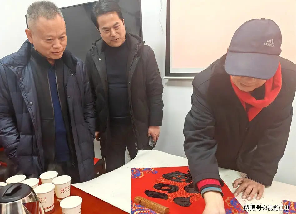 蚌埠龙湖社区_蚌埠市龙湖春天社区春节书画活动_蚌埠市易联创业互助协会文化盛宴