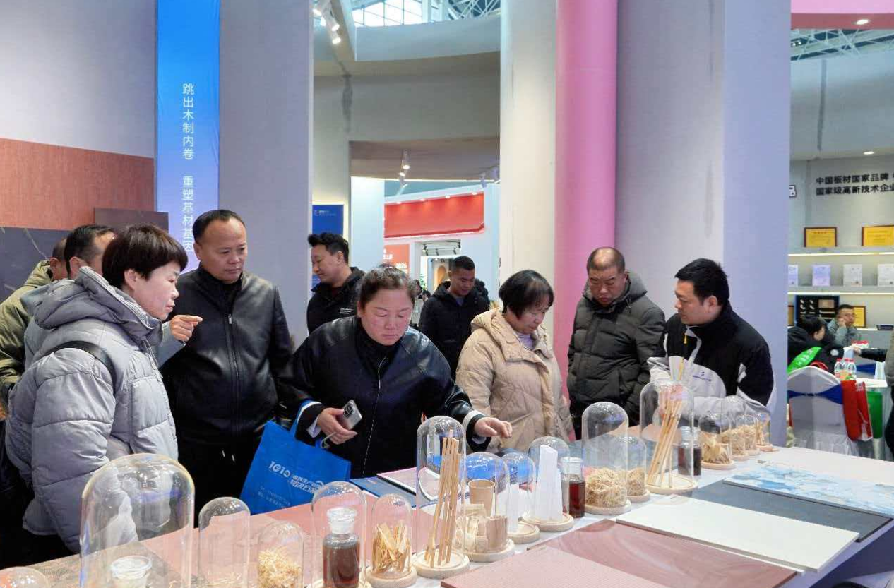 中签密度板图片_芦苇基材抗变形板材_尼尔科达精板